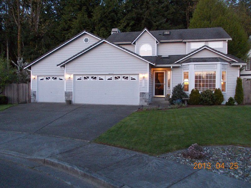 Welcome Home to a warm inviting home, well kept home in Woodland Hills subdivision. Great location close to shopping, schools, and much more...Endless possibilities await you.