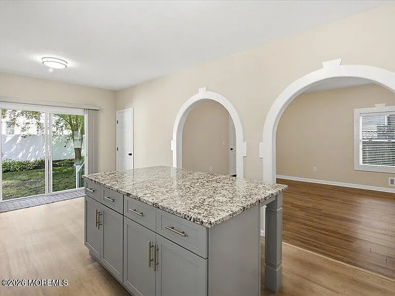 22 Carpenter St — Photo 13