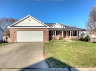 1635 Amanda Dr, Hurricane, WV 25526