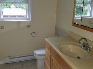 387 Putnam Hill Rd, Sutton, MA 01590