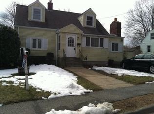 79 Temple Rd, Waltham, MA 02452