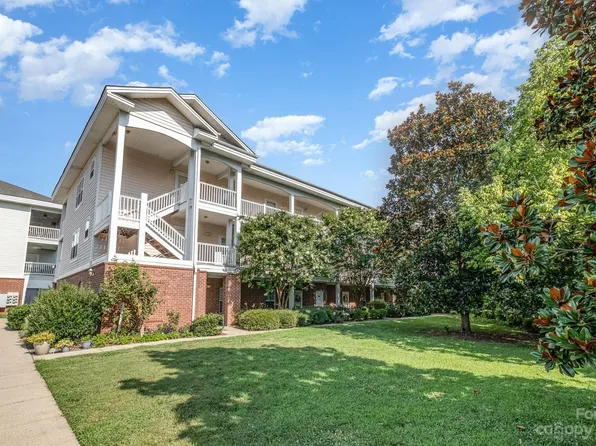 9325 Meadow Vista Rd, Charlotte, NC 28213