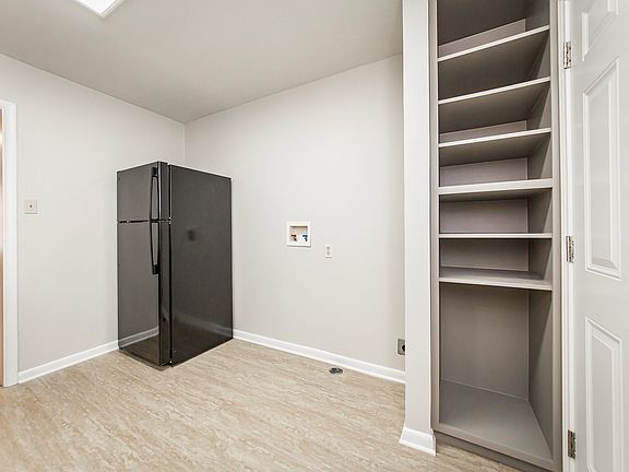 3rd image of 221 N Fillmore St #1