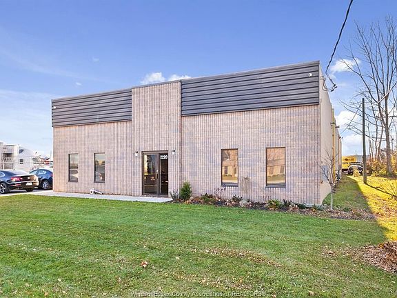 5th image of 2220 Olympia Dr #1