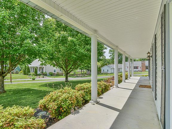 4th image of 4 Staunton Cir