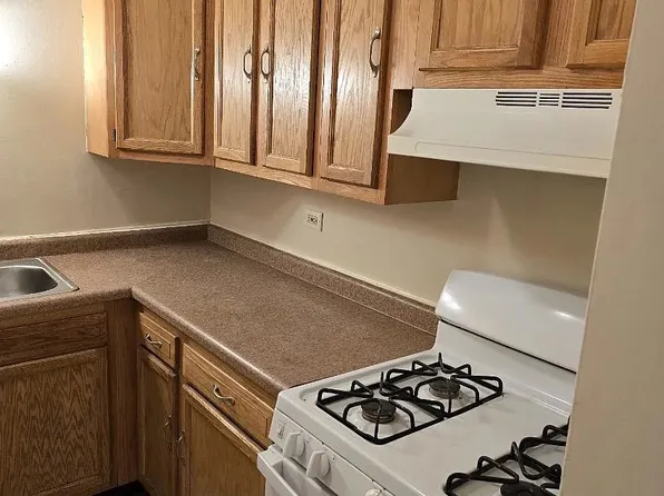 8104 Waterbury Ct, Woodridge, IL