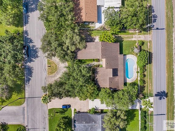 5th image of 700 Palm Valley Dr E