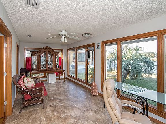2nd image of 307 Del Mar Dr