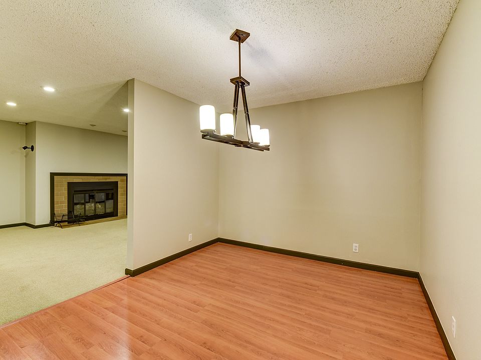 1536 Bradley Dining Room
