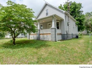 303 S Livergood St, Stonington, IL 62567