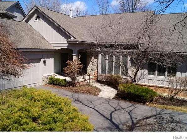 4888 Woodcliff Hill Rd #1, West Bloomfield, MI 48323