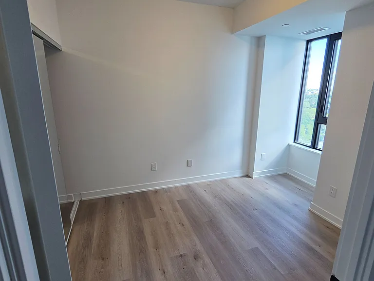 2075 Lakeshore Rd #1903 — Photo 7