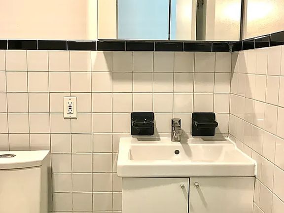 3rd image of 170 Tillary St APT 606