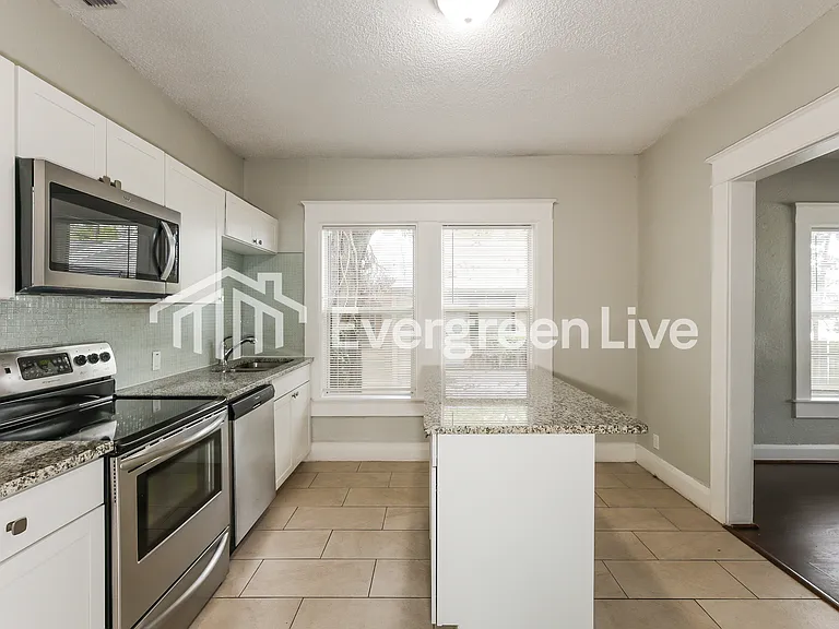 3505 E 11th Ave — Photo 3