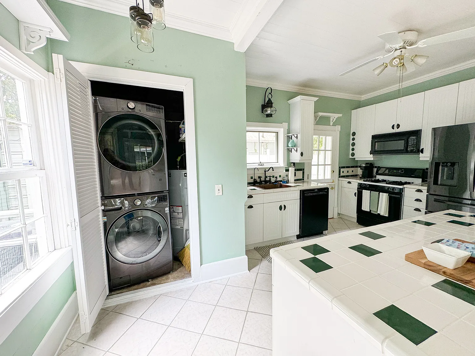 3 bed, 2268 sqft, $4,000 — Photo 2