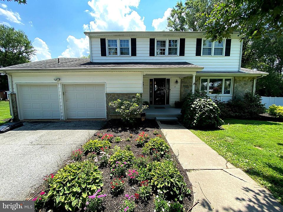 1st image of 13 Drummond Dr