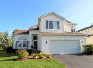 220 Wright Dr, Lake In The Hills, IL 60156