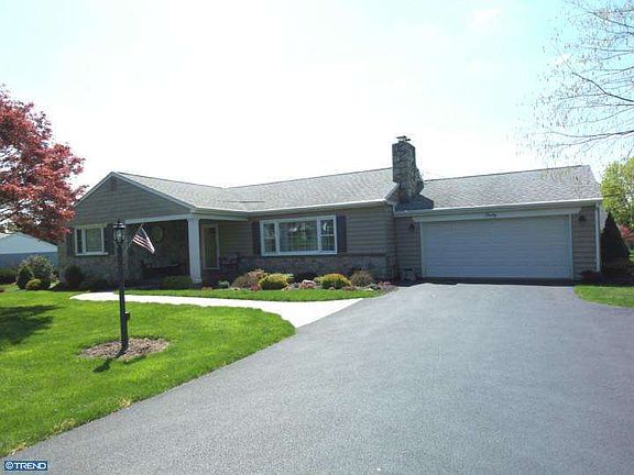 5th image of 40 Robinson Ave