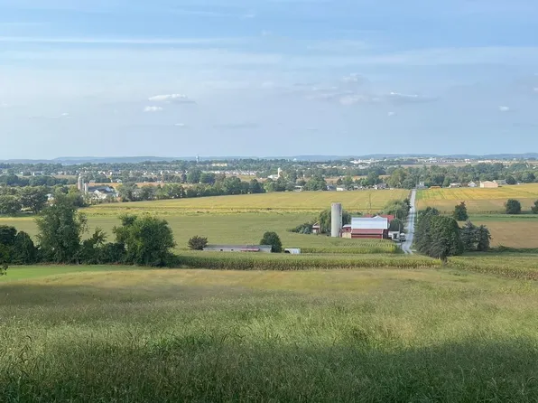 512 Overlys Grove Rd, New Holland, PA 17557