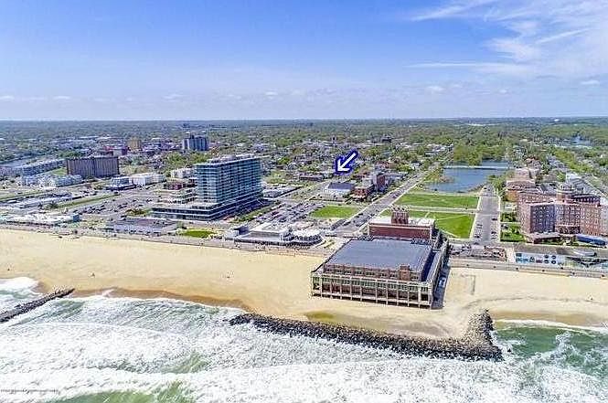 This is really one of the best central locations in town... 2 blocks to the beach/boardwalk/convention hall and a quick walk to cookman.