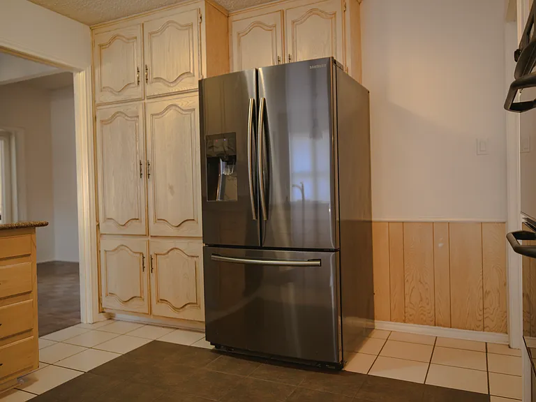 Kitchen w/Samsung Refrigerator