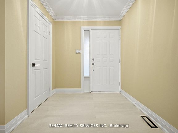5th image of 23 Newbury Cres