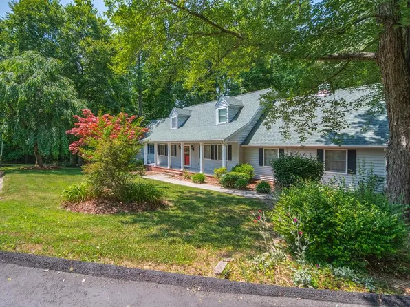 662 Wallace St, Warsaw, VA 22572