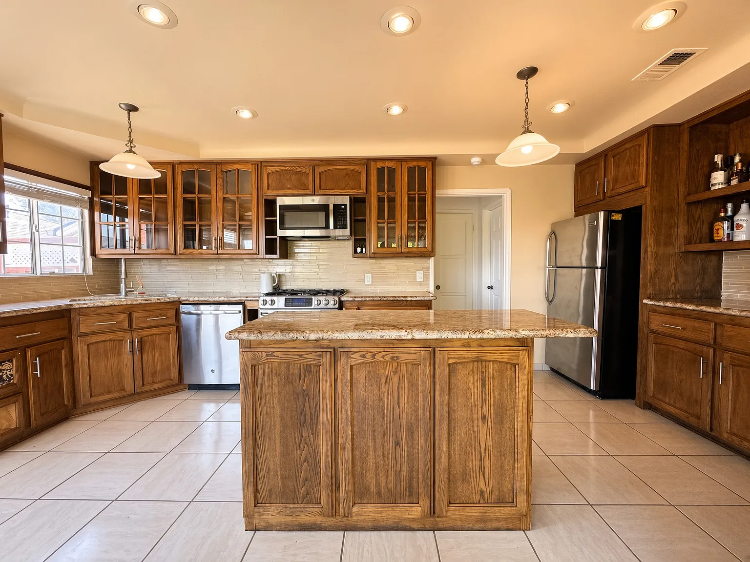 3 bed, 1722 sqft, $5,400 — Photo 4