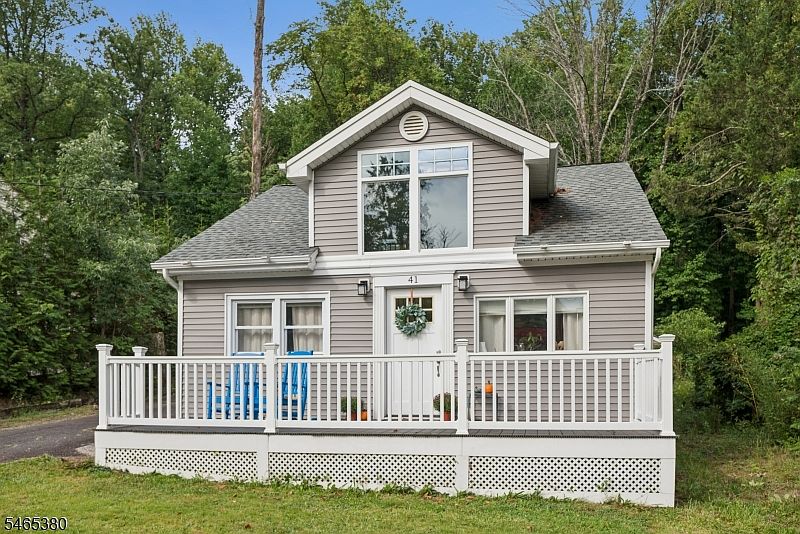 1st image of 41 HILLCREST ROAD
