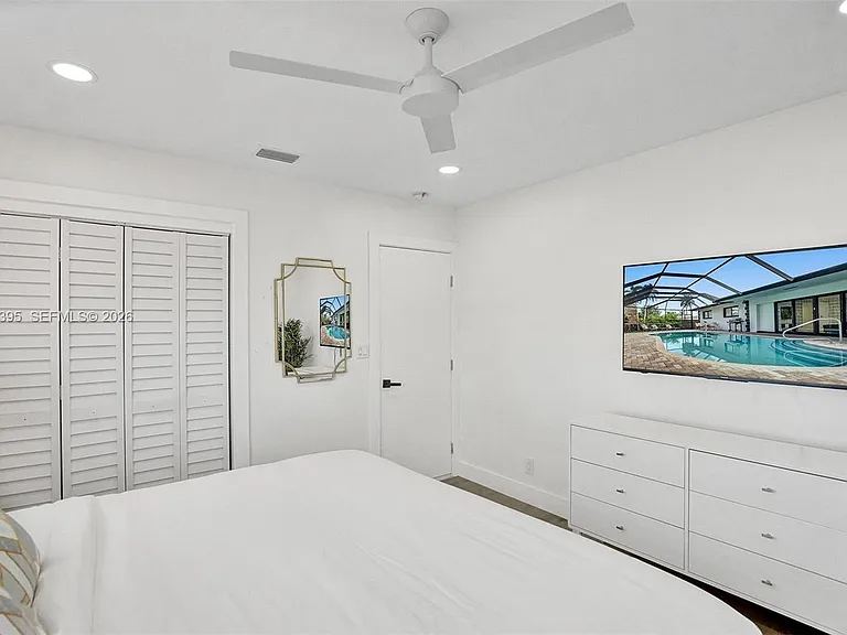 1141 N Northlake Dr — Photo 24