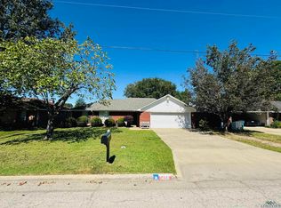 1408 Stonebriar Dr, Carthage, TX 75633