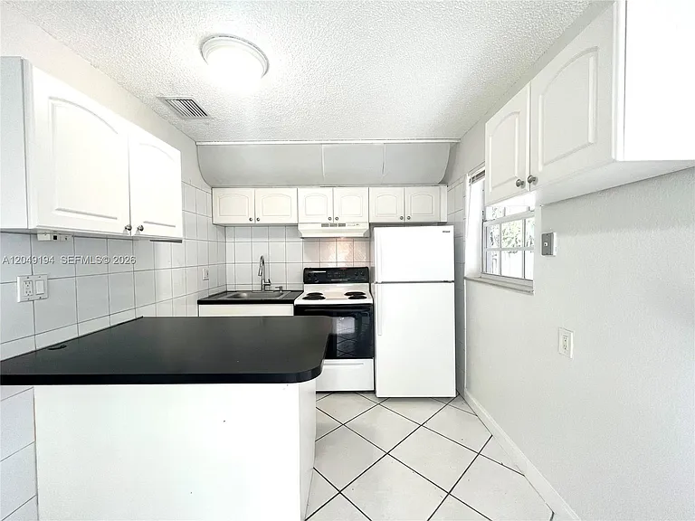 731 SW 14th Ave #1-4 — Photo 5