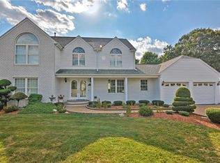 2 Brittney Ln, Warren, RI 02885