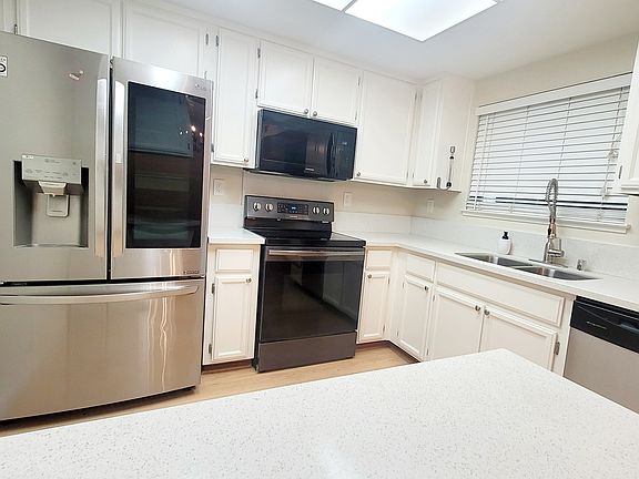3rd image of 982 Summerplace Dr #1
