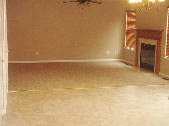 4th image of 3030 Cambridge Pointe Dr