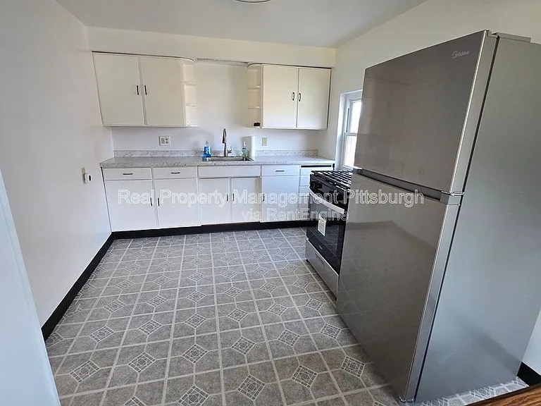 4744 Lougean Ave — Photo 5