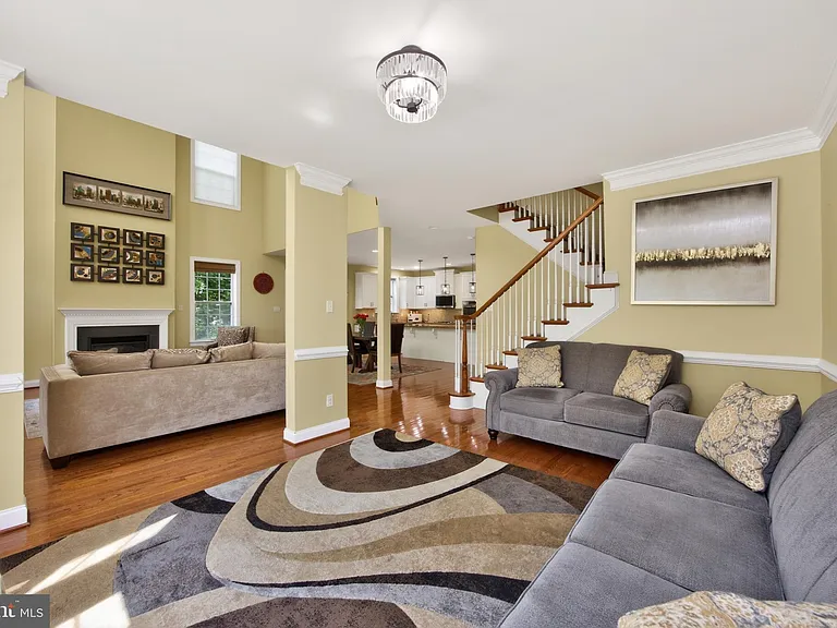 121 Shilling Ave — Photo 15