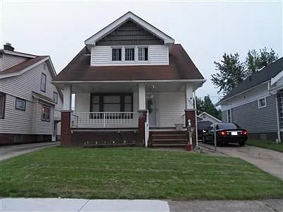 1905 Amberley Ave photo 1