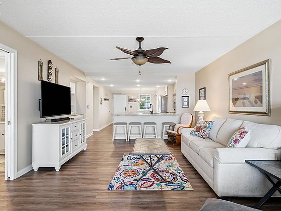 4th image of 1909 E Harbor Rd #302