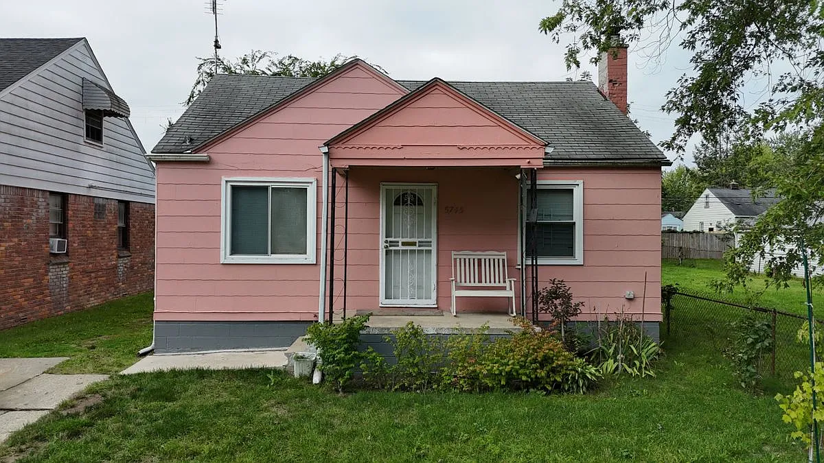 2 bed, 2.0 bath, 700 sqft, $1,400 — Photo 1