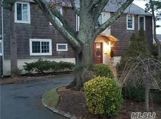 8 Richards Ln, Hewlett, NY 11557