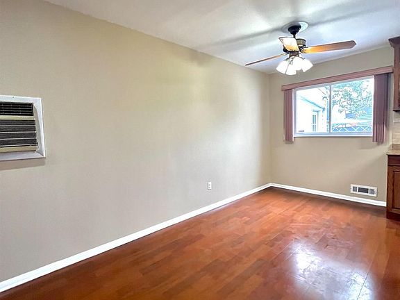 4th image of 24 W Francis St