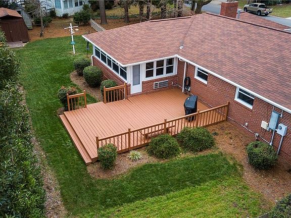 4th image of 2336 Plantation Dr