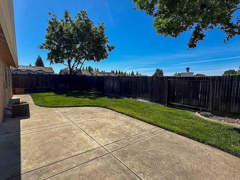 5600 Harvest Rd — Photo 4