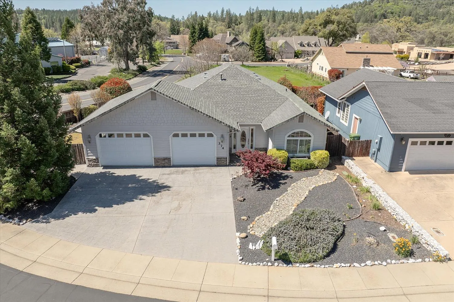374 Oak Tree Cir photo 1