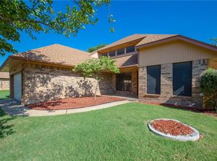 2121 NE 10th St, Moore, OK 73160