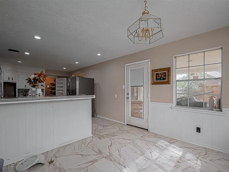 811 Loire Ln — Photo 14