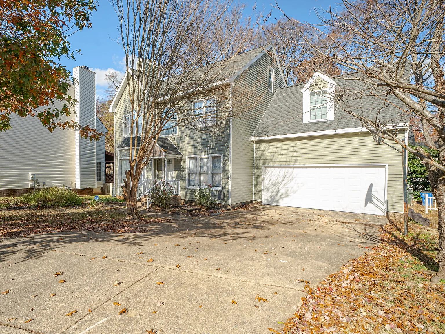 5 bed, 2895 sqft, $2,600 — Photo 2