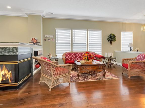 5th image of 22 Greensprings Dr
