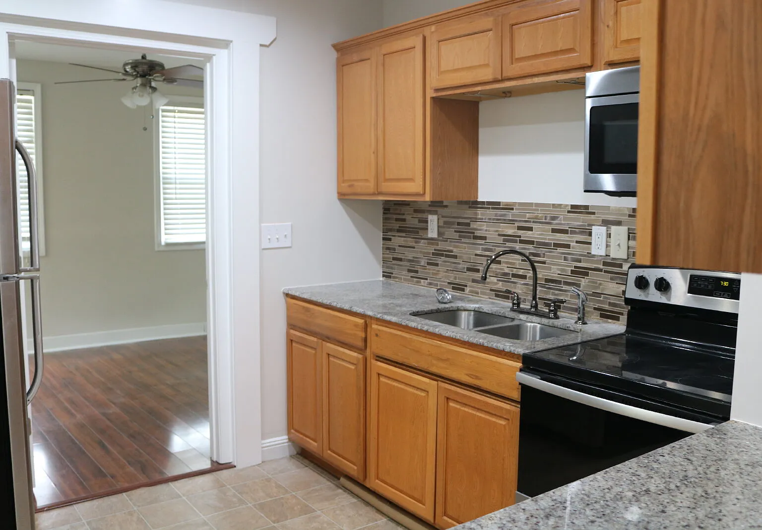 2 bed, 2.0 bath, 1000 sqft, $1,750 — Photo 3